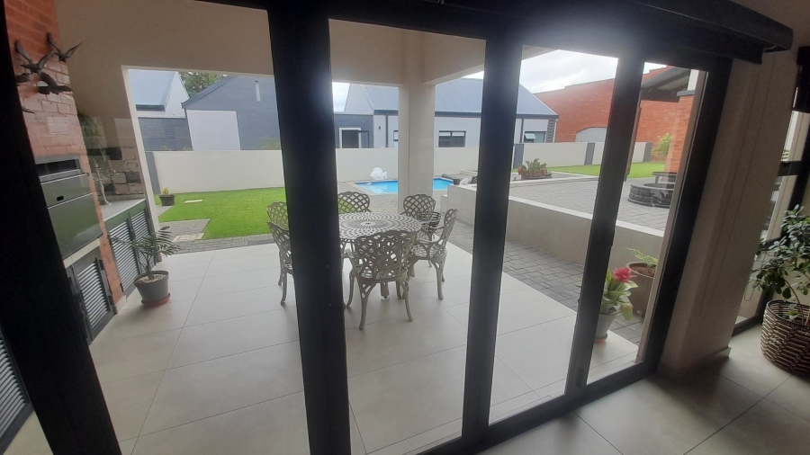 4 Bedroom Property for Sale in Meerhof North West